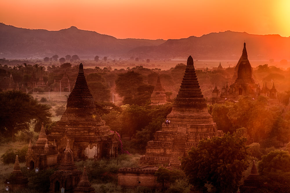 Sunset from the Shwesandaw pagoda in Bagan. Photo: John Einar Sandvand